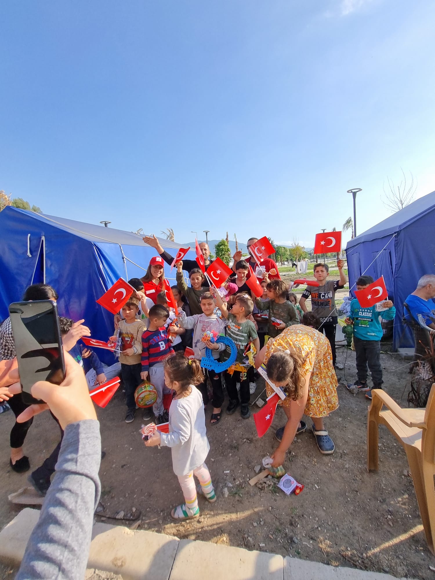 İSKENDERUN KIZILAY ÇOCUKLARI UNUTMADI