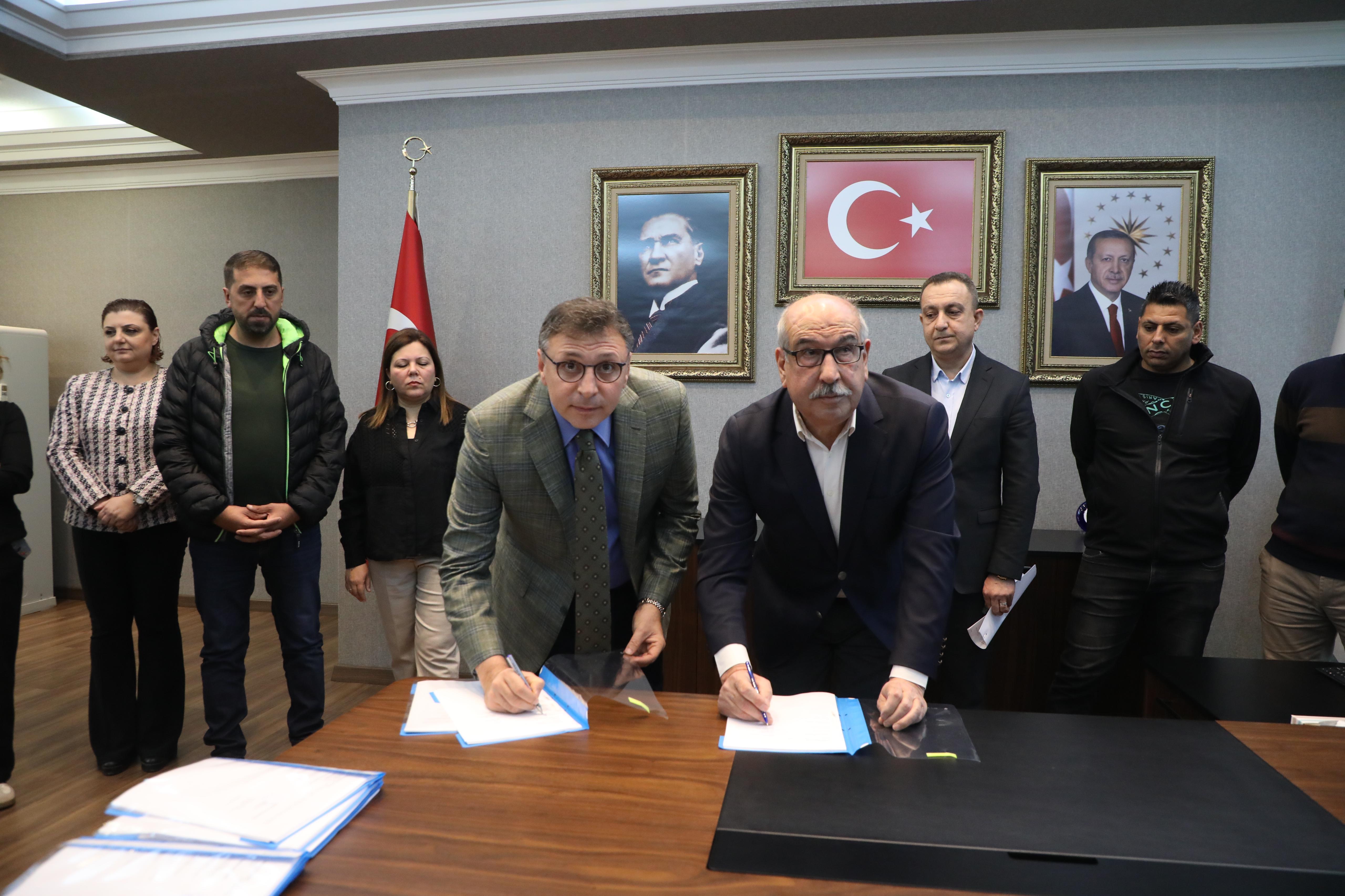 İSKENDERUN BELEDİYESİ’NDE TOPLU İŞ SÖZLEŞMESİ SEVİNCİ